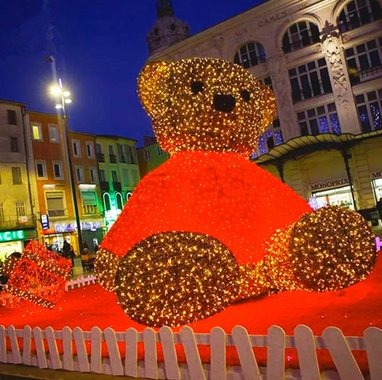 Large Bear Christmas decoration light by JKPARKRIDES