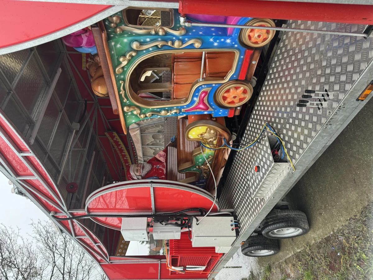 Il treno di Natale, in fabbrica e in loco. di JKPARKRIDES