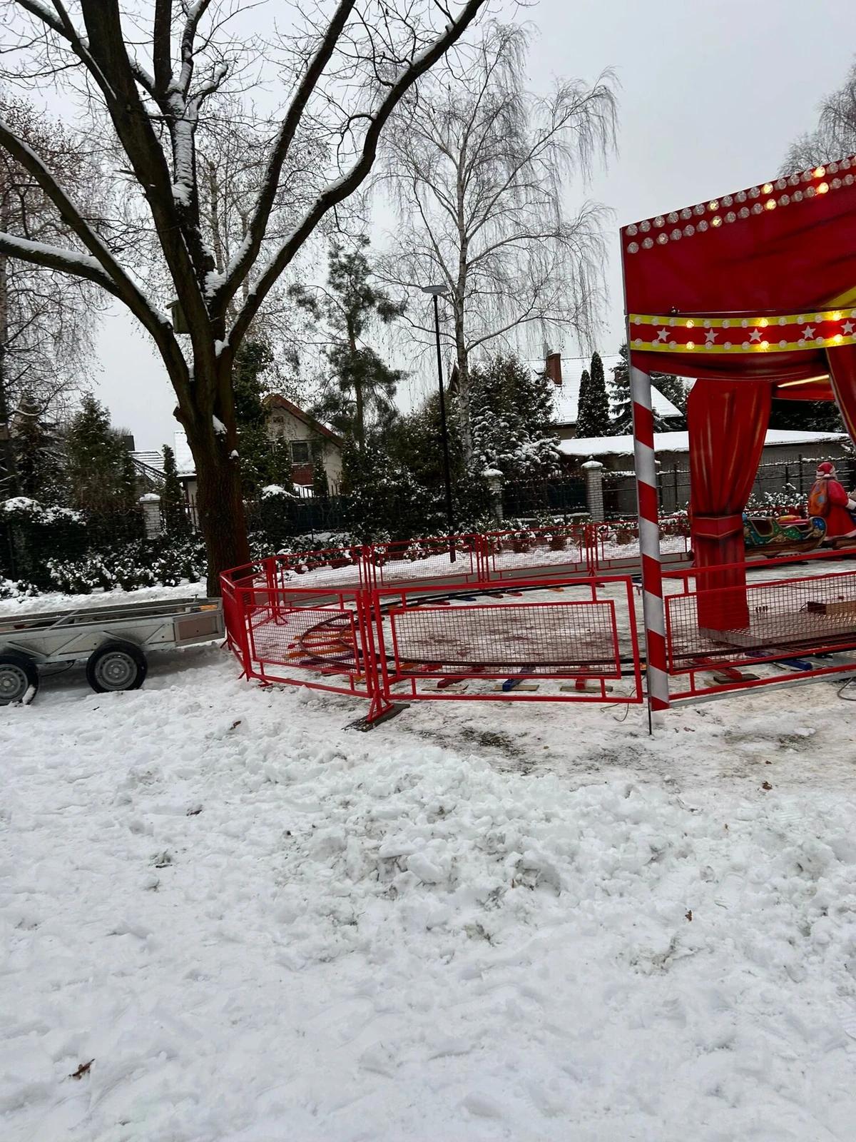 Il treno di Natale, in fabbrica e in loco. di JKPARKRIDES
