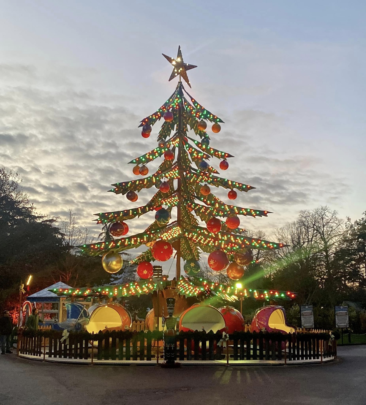 Christmas Tree Ride — additional view of the equipment