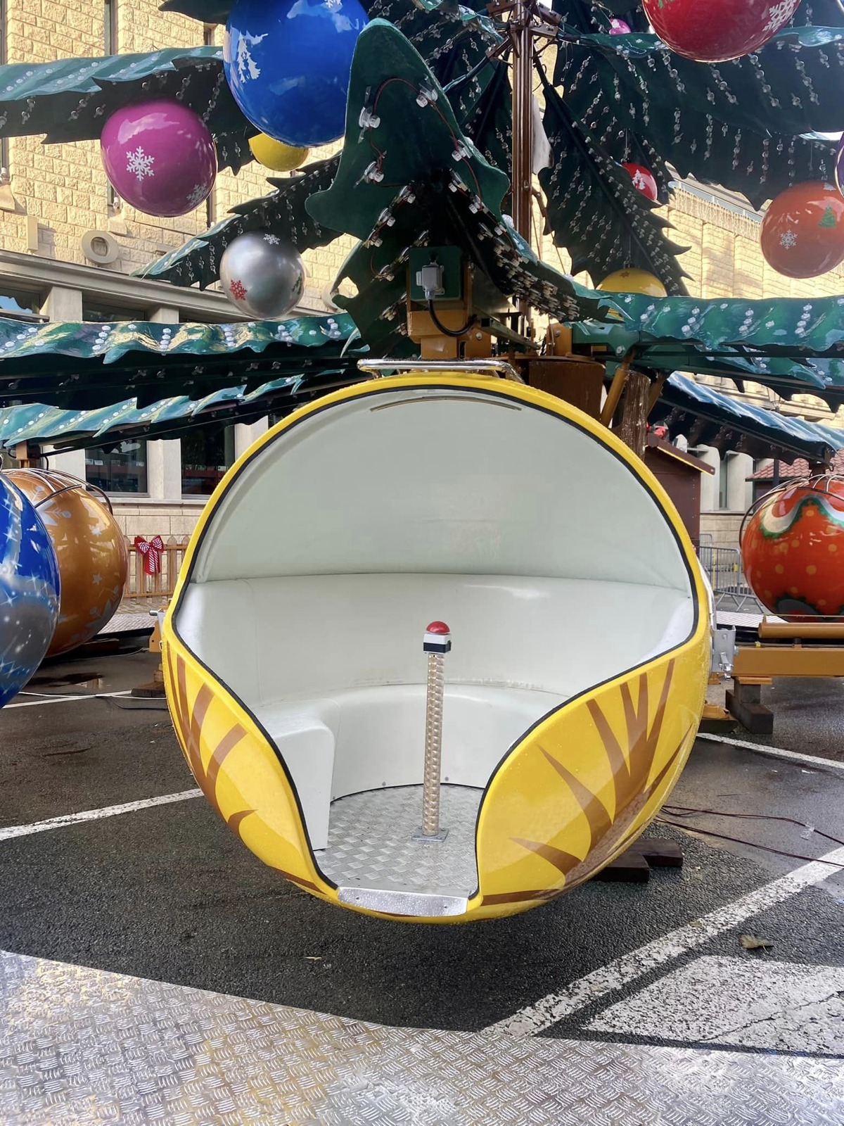 Christmas Tree Ride — seat or equipment detail