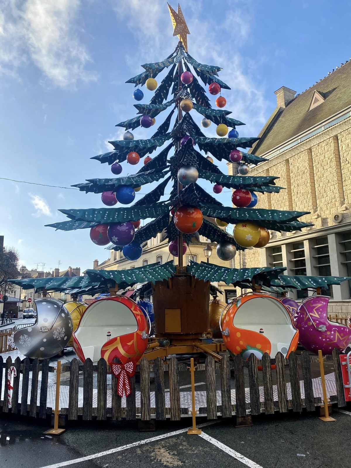 Christmas Tree Ride — additional view of the equipment