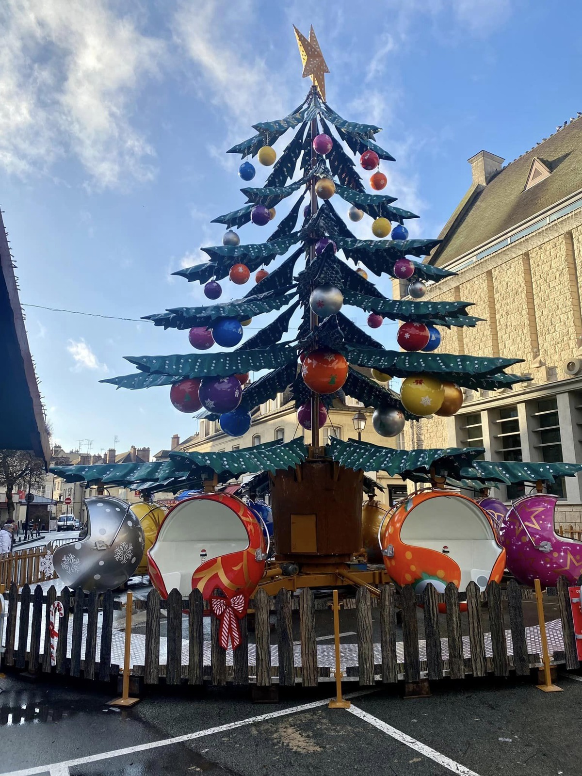 Christmas Tree Ride — additional view of the equipment