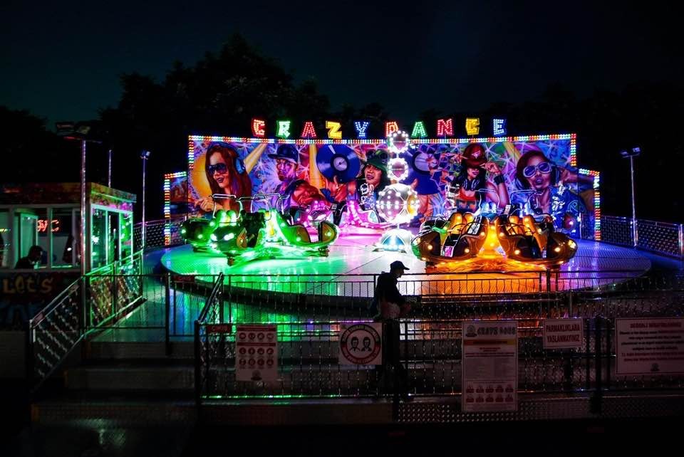 Crazy Dance On Trailer — additional view of the equipment