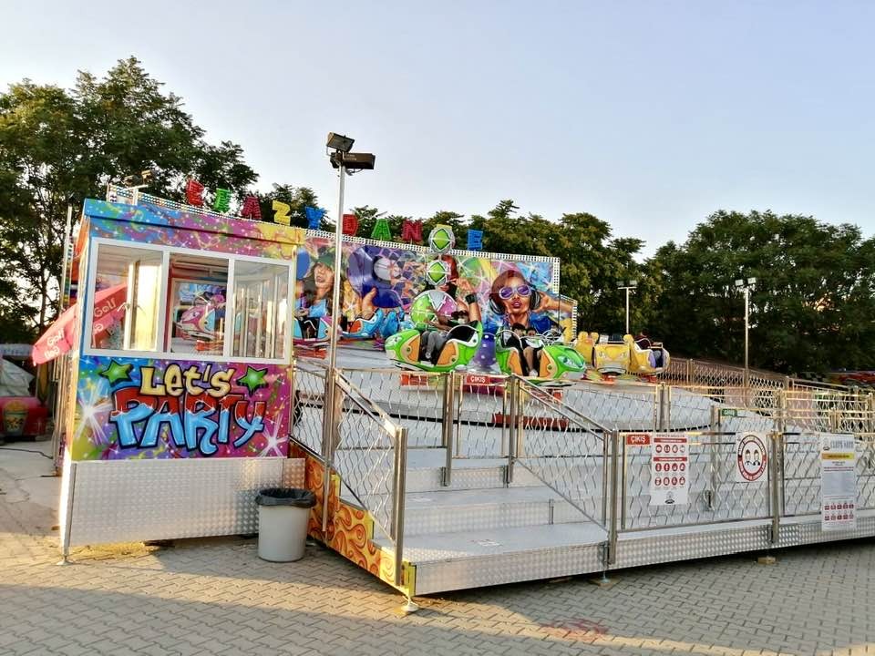 Crazy Dance On Trailer — additional view of the equipment