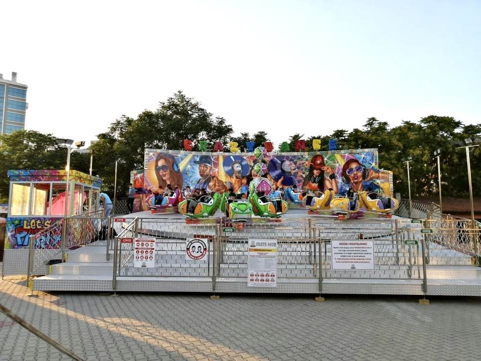 Crazy Dance On Trailer — additional view of the equipment
