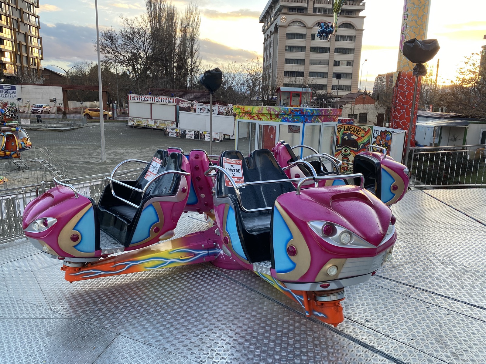 Crazy Dance On Trailer — additional view of the equipment