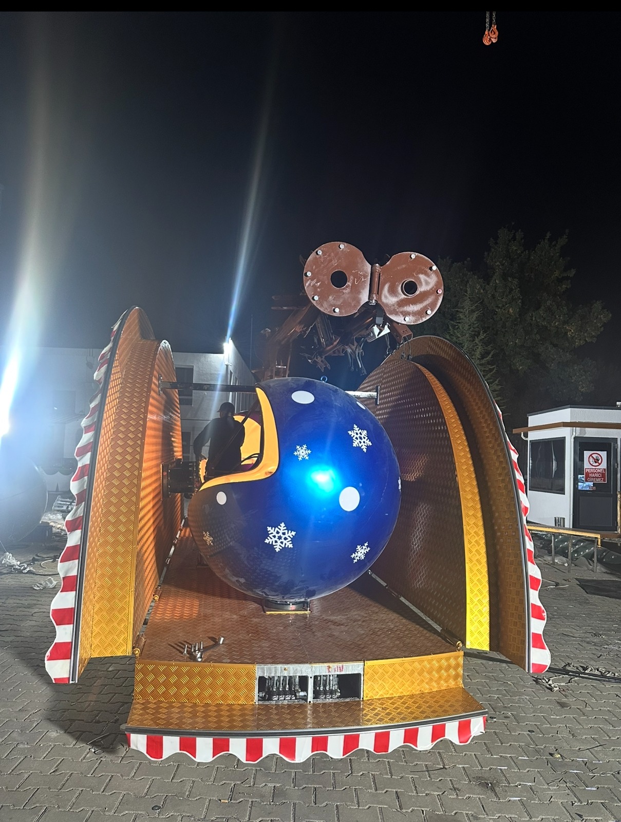 Mini Christmas Tree On Trailer — additional view of the equipment