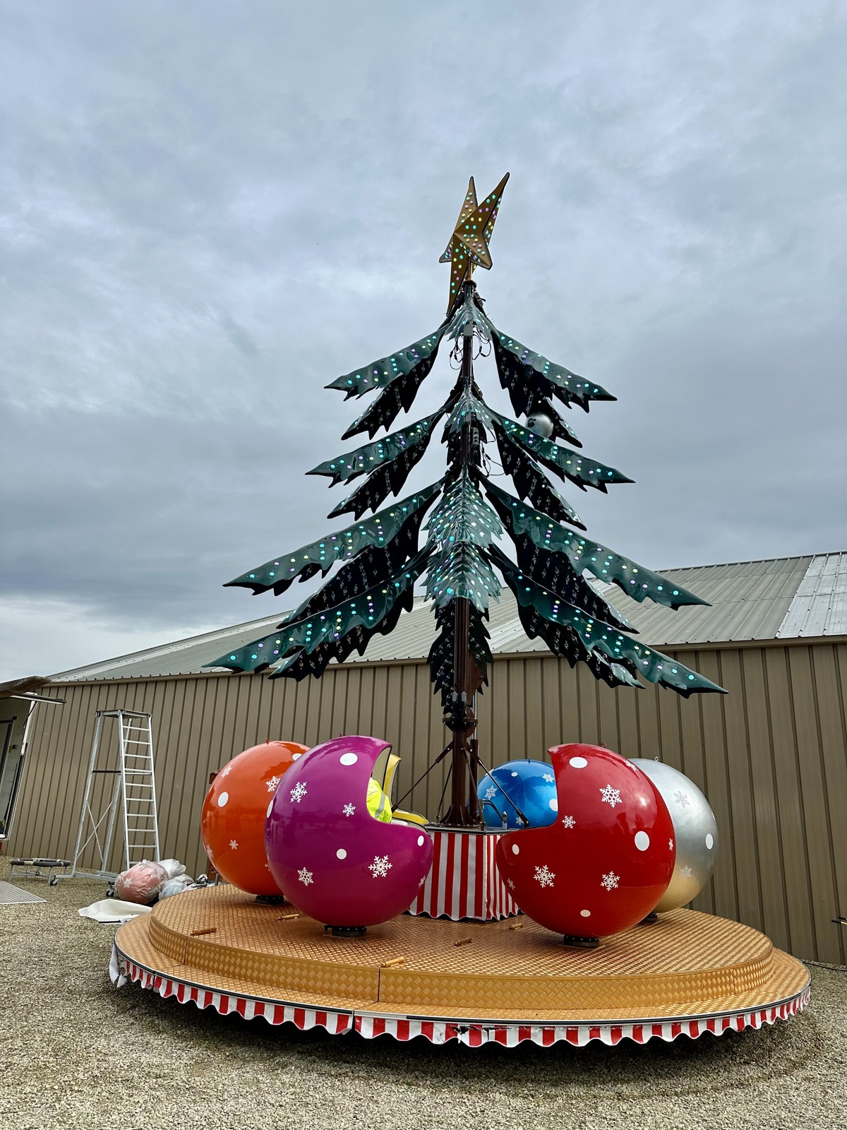 Mini Christmas Tree On Trailer — additional view of the equipment