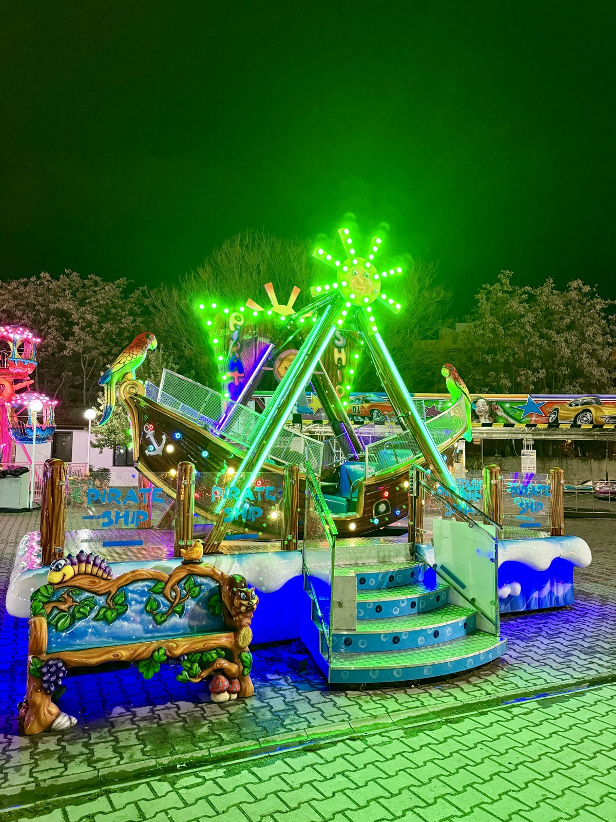 Mini Pirate Ship — additional view of the equipment