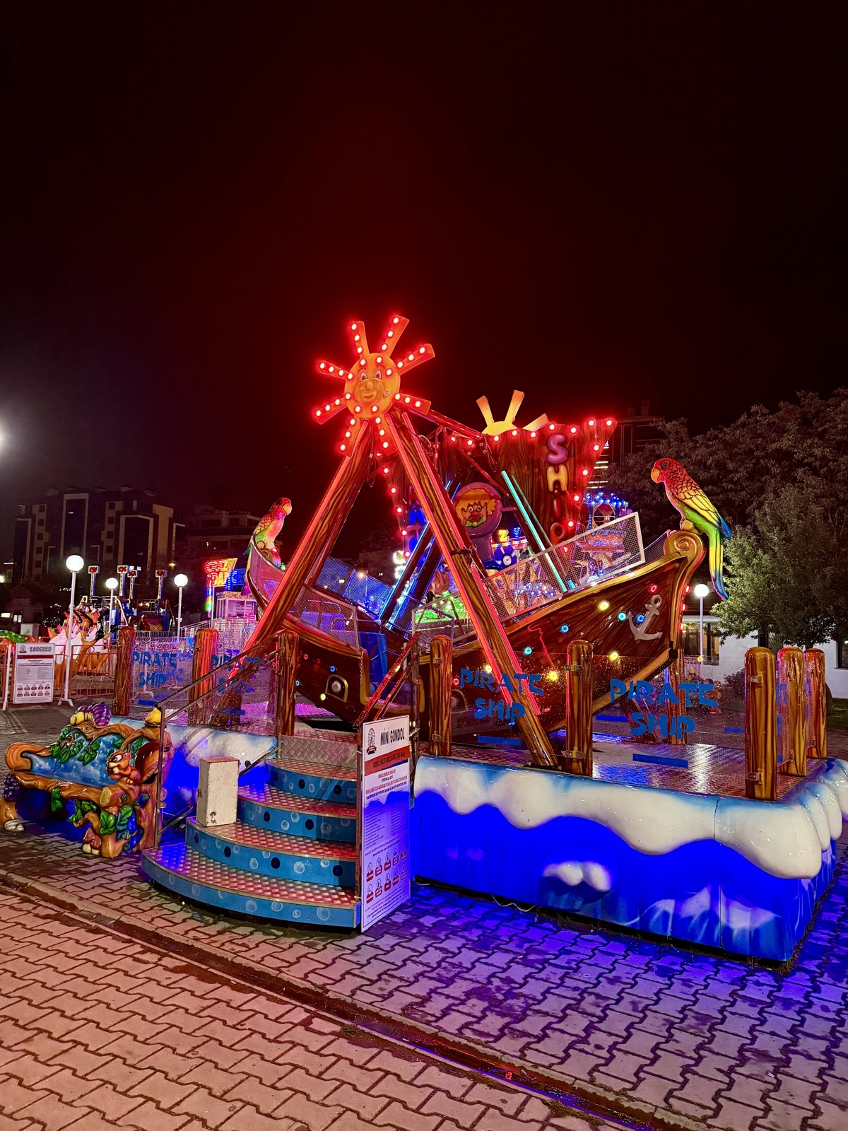 Mini Pirate Ship — additional view of the equipment