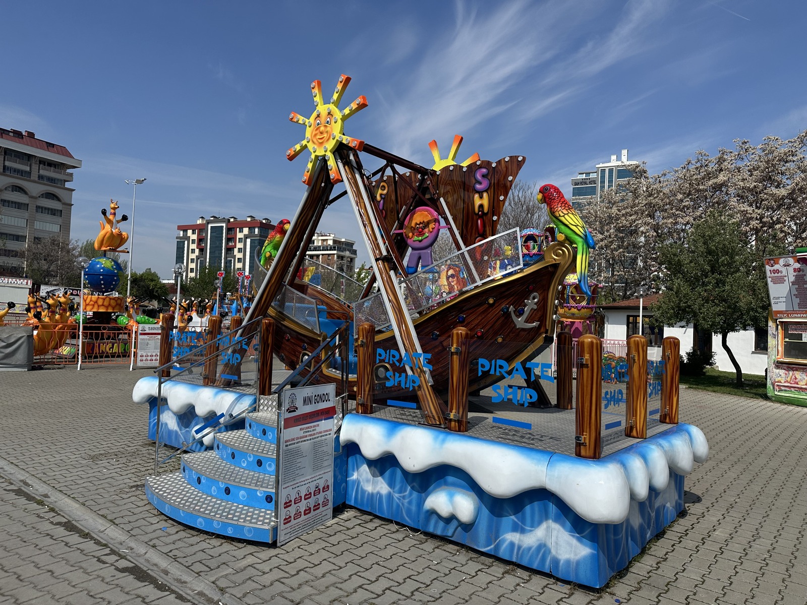 Mini Pirate Ship — additional view of the equipment