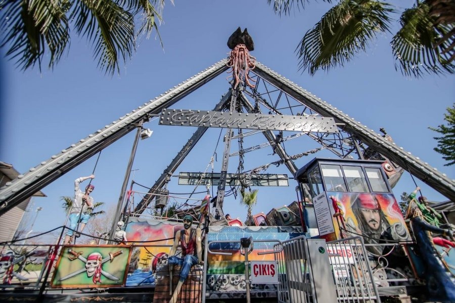 Pirate Ship — additional view of the equipment