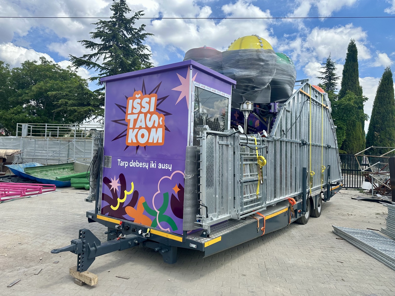 Samba Balloon On Trailer — ride folded or packed for transport