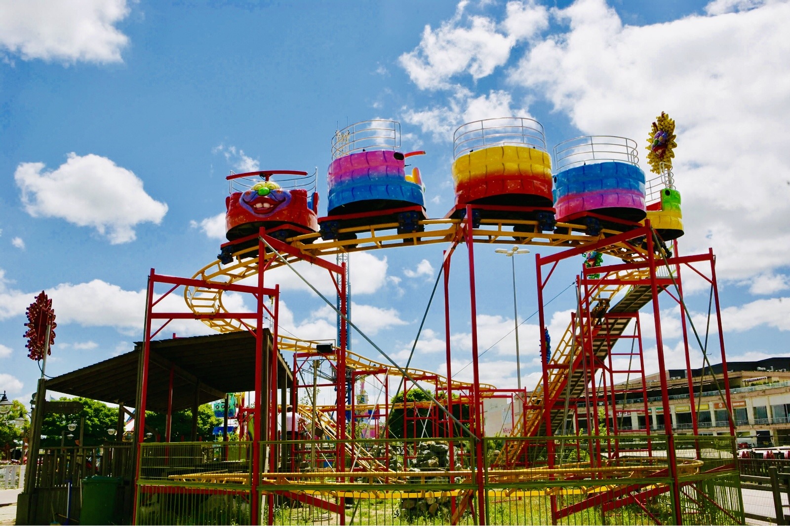 Spin Coaster — additional view of the equipment