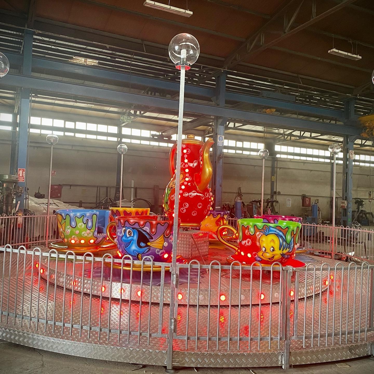 Tea Cup Ride — additional view of the equipment
