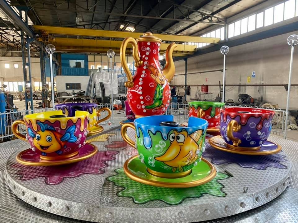 Tea Cup Ride — additional view of the equipment