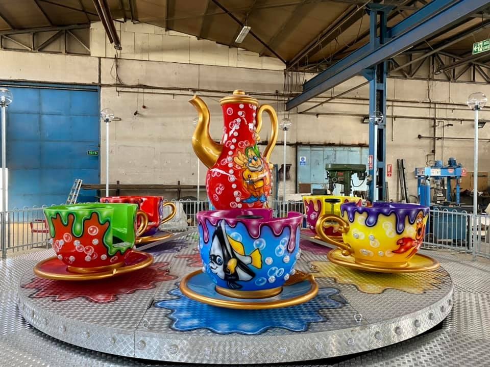 Tea Cup Ride — additional view of the equipment
