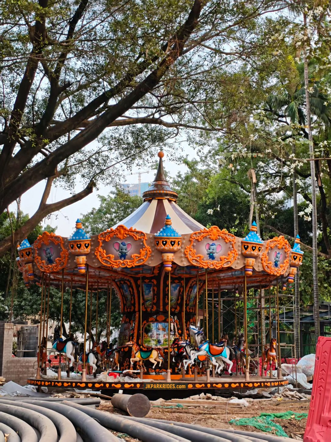 34-Seat Carousel — vista laterale