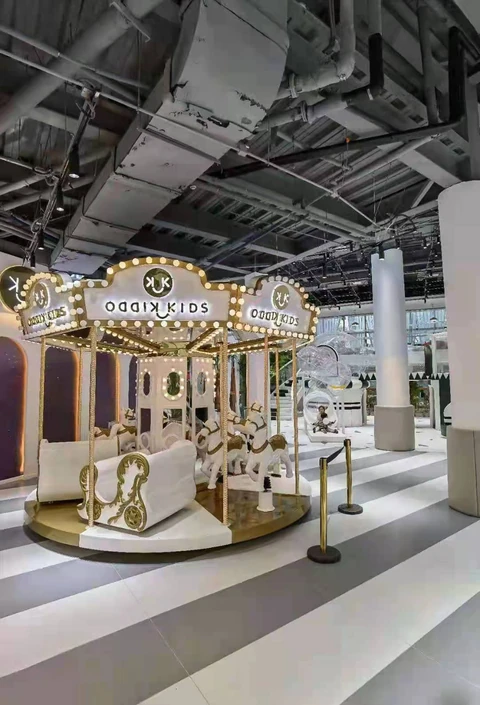 Carrousel blanc neigeux par JKPARKRIDES