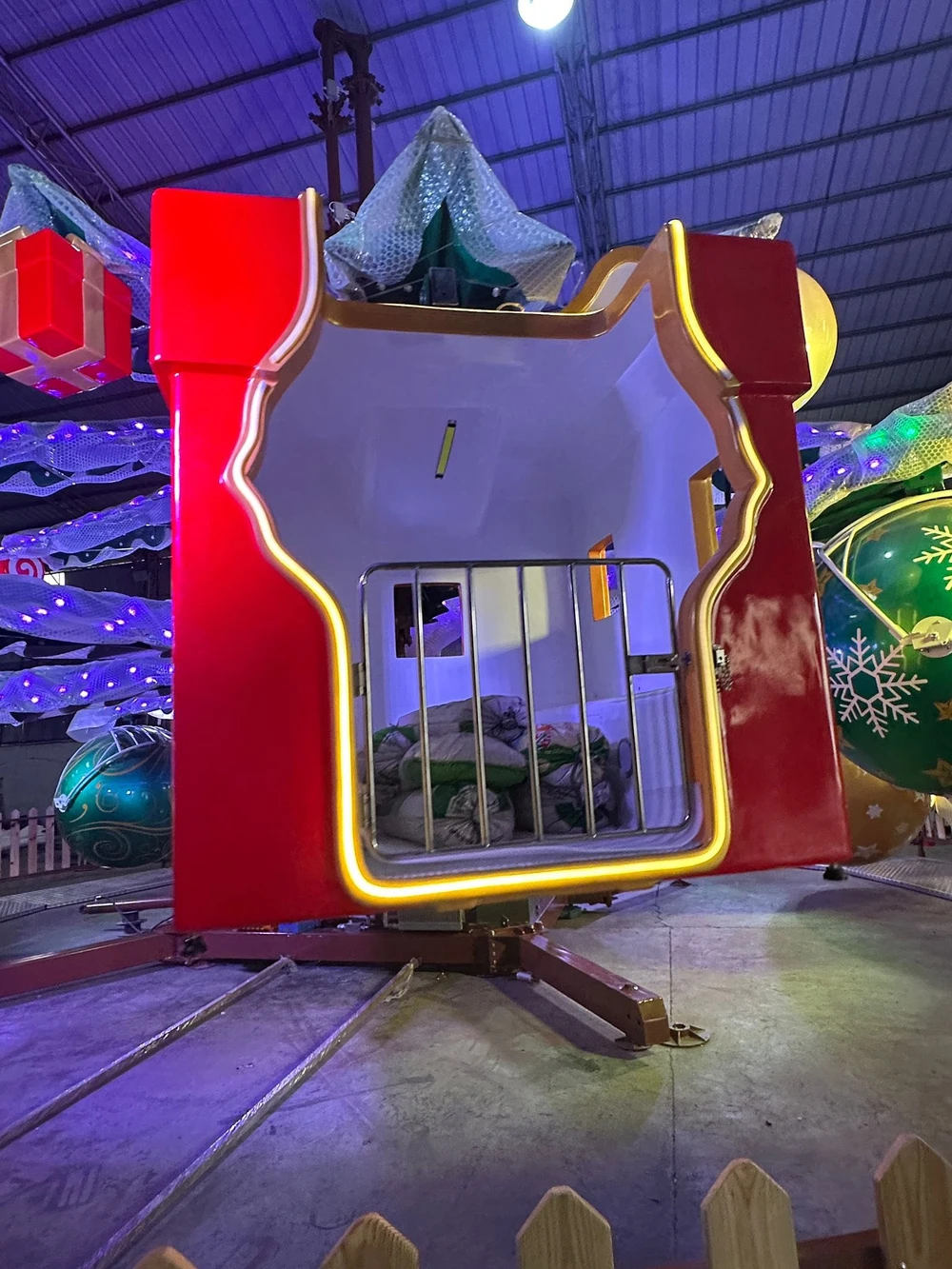 Cabanon de cheval de Noël en construction à JKPARKRIDES