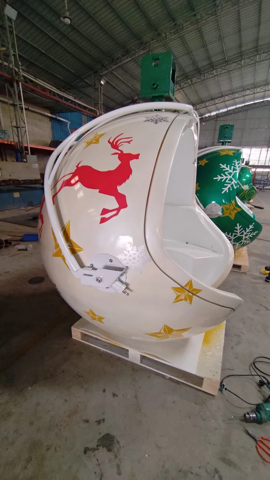 Cabanon de cheval de Noël en construction à JKPARKRIDES