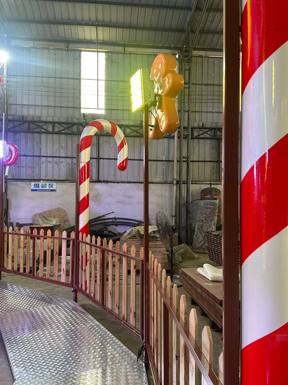 Cabanon de cheval de Noël en construction à JKPARKRIDES